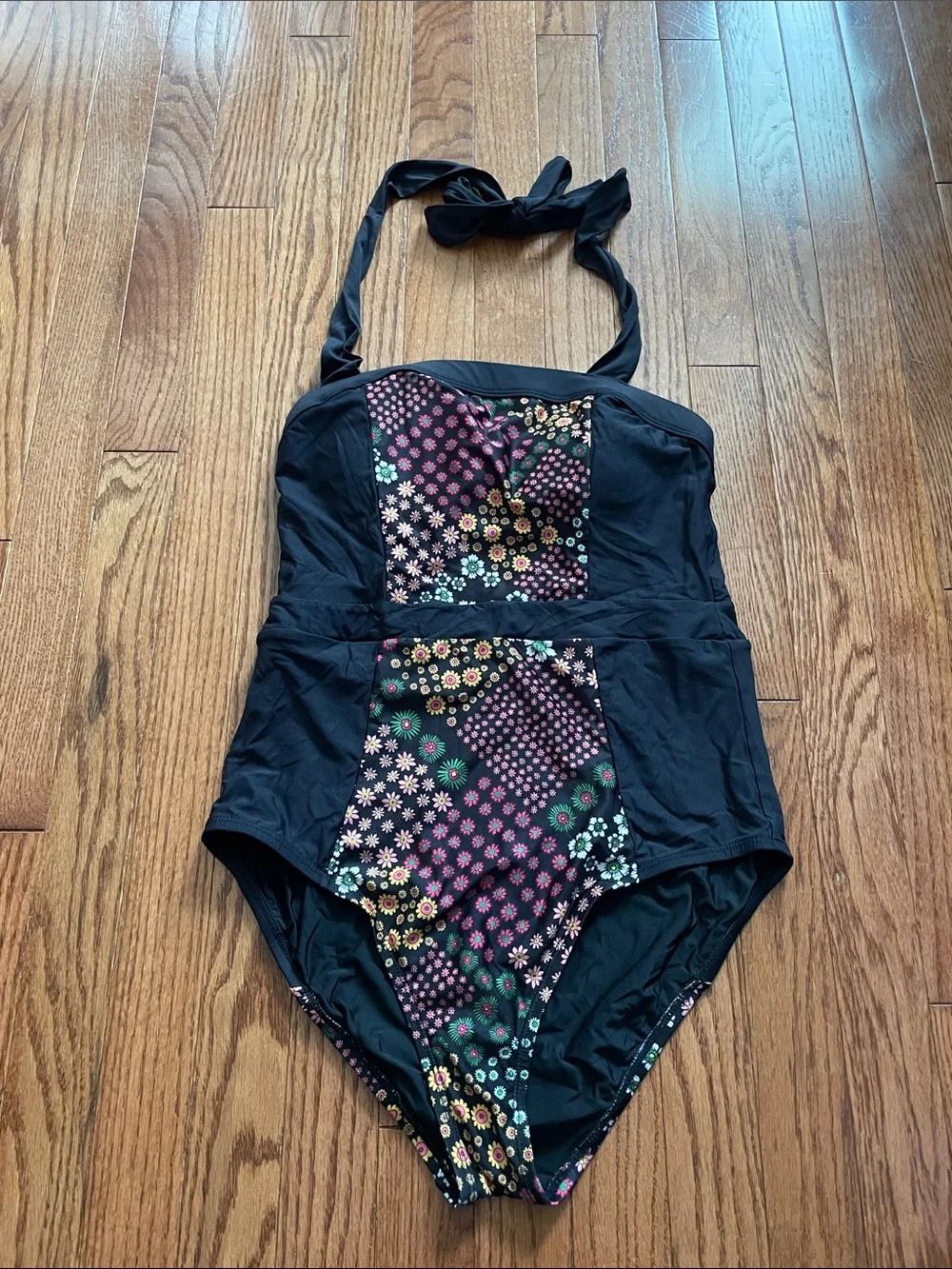 ModCloth Black Floral Print Halter Neck One Piece Swimsuit Sz Medium